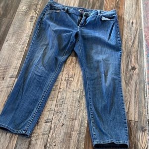 Laurie Felt Classic boyfriend jeans, embroidered pocket. 29 inch inseam.